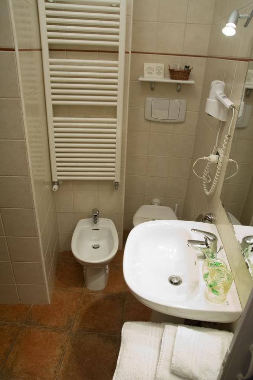 Locanda Dell'Arcangelo Rocca Massima Bagian luar foto